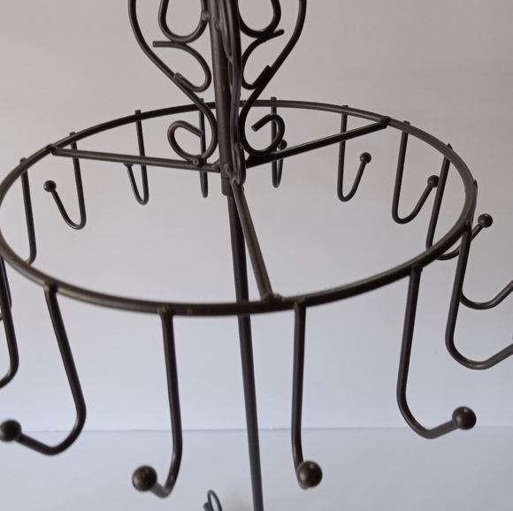 Jewelry necklace stand that spins - Picture 2 of 5